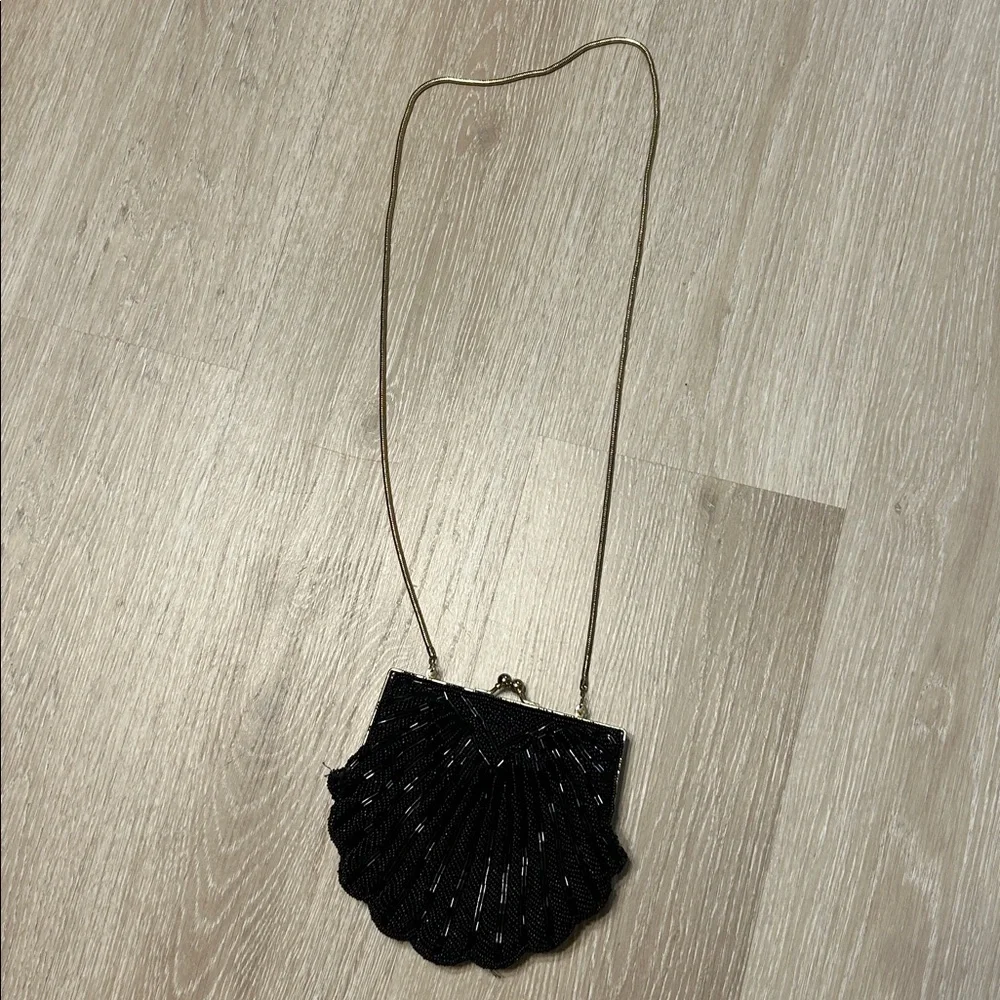 Vintage Black Clam Shell Beaded Snap Gold Toned Chain Purse Handbag